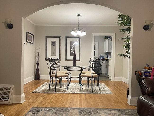 Photo - 607 7th Ave SE