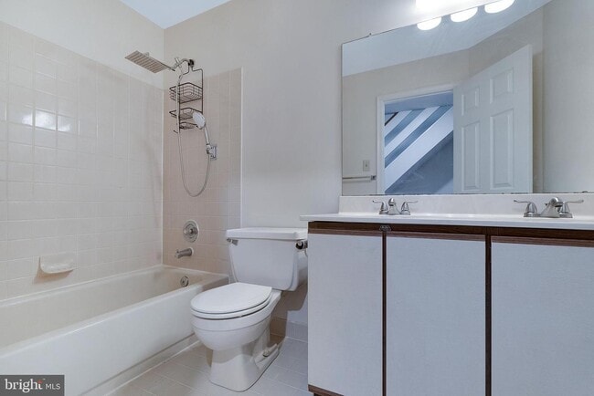 baño del pasillo - 430 Churchill Ct