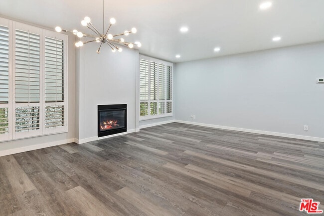 Photo - 927 Kings Rd Unit 107