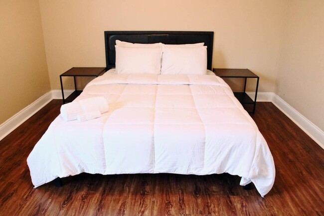 Photo - 3000 Lasalle St