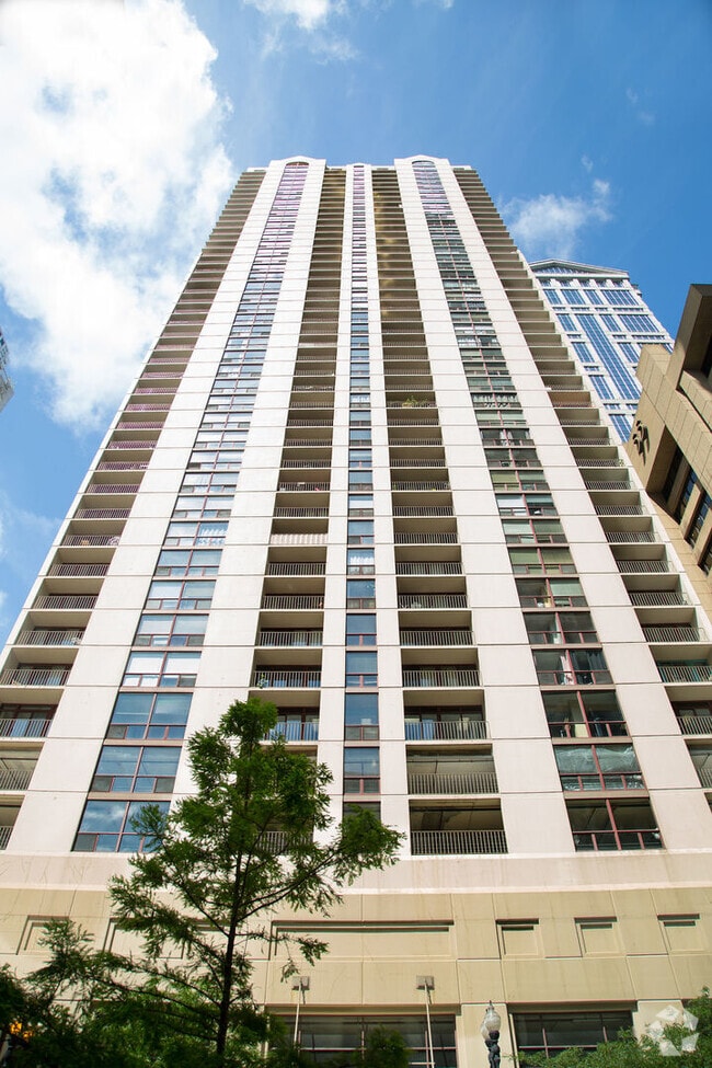 Building Photo - 200 N Dearborn St Unit 2506 Rental
