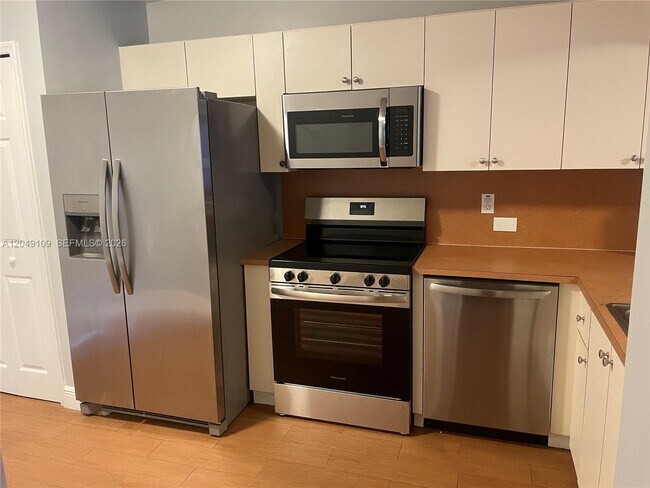 1261 SE 27th St Unit 104