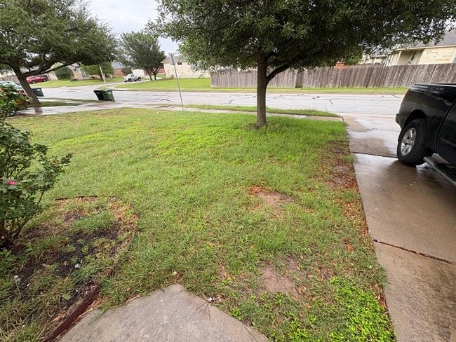 Building Photo - 813 Middle Brook Dr