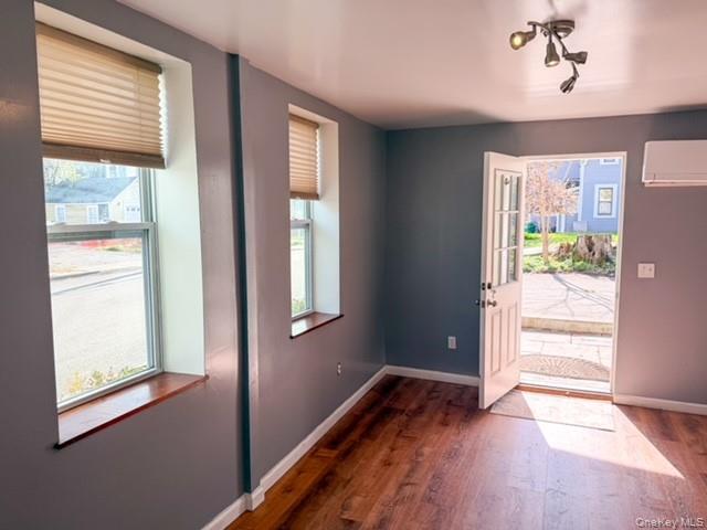 Photo - 25 W Church St