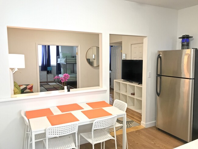 Building Photo - 287 Dorchester St Unit 2 Rental