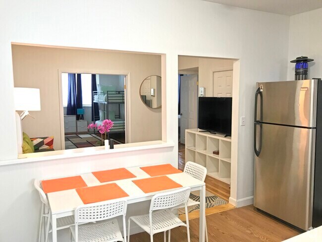 Building Photo - 287 Dorchester St Unit 2 Rental