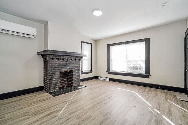 Photo - 98-100 N Hague Ave