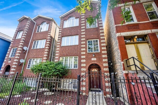 Building Photo - 1339 N Greenview Ave Unit 2 Rental