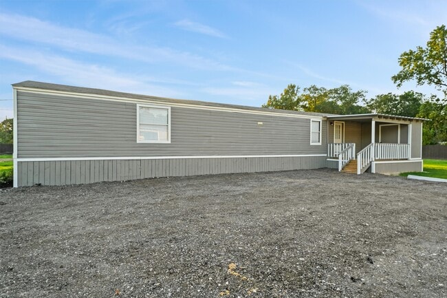 Building Photo - 21395 Ruth Dr