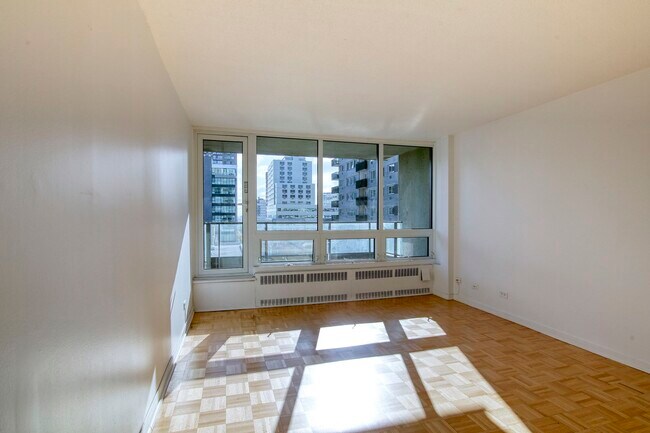 Photo - 1975 Maisonneuve Blvd W Unit 201