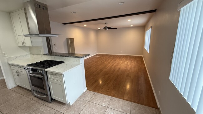 Photo - 913 Marine St Unit Ground Floor Apartment