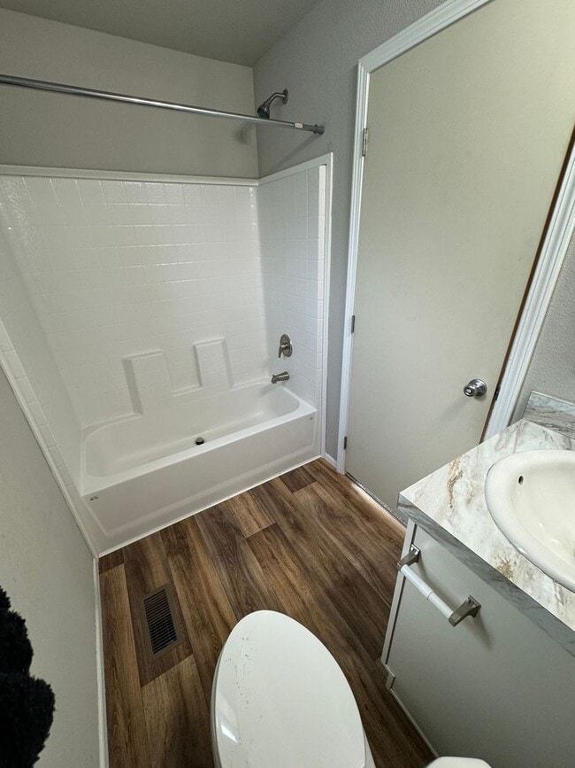 Photo - 2 bedroom, 2 Bath in the heart of town