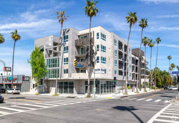 Building Photo - 6600 Van Nuys Blvd Unit 306A Rental