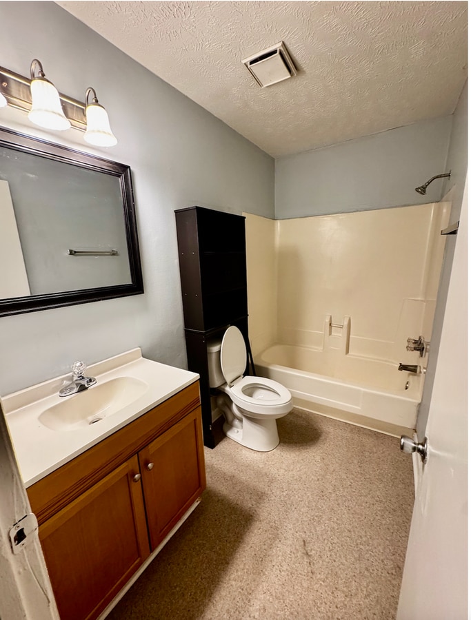 Photo - 5144-5158 Linbar Drive Unidad 5158 Linbar Dr.