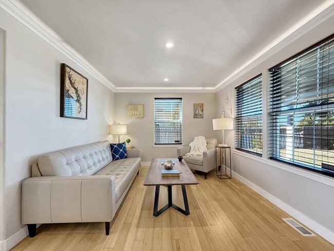 Photo - 237 W Alder St Unit ID1336271P