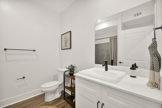 Pointe Grand Secondary Bath