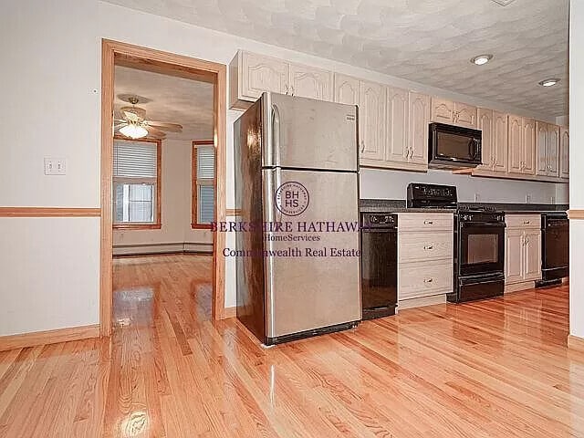 Building Photo - 24 Burnside Ave Unit 24