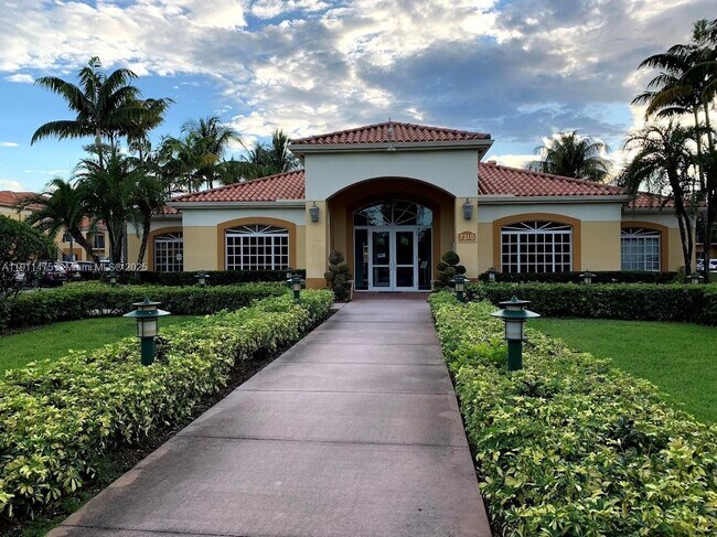 Building Photo - 7350 NW 114th Ave Unit 308