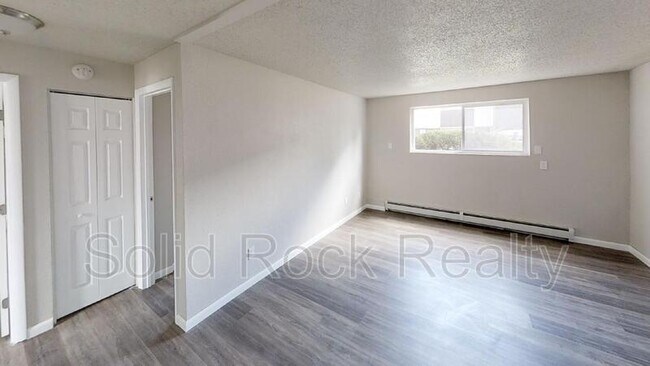 Photo - 2925 Straus Ln