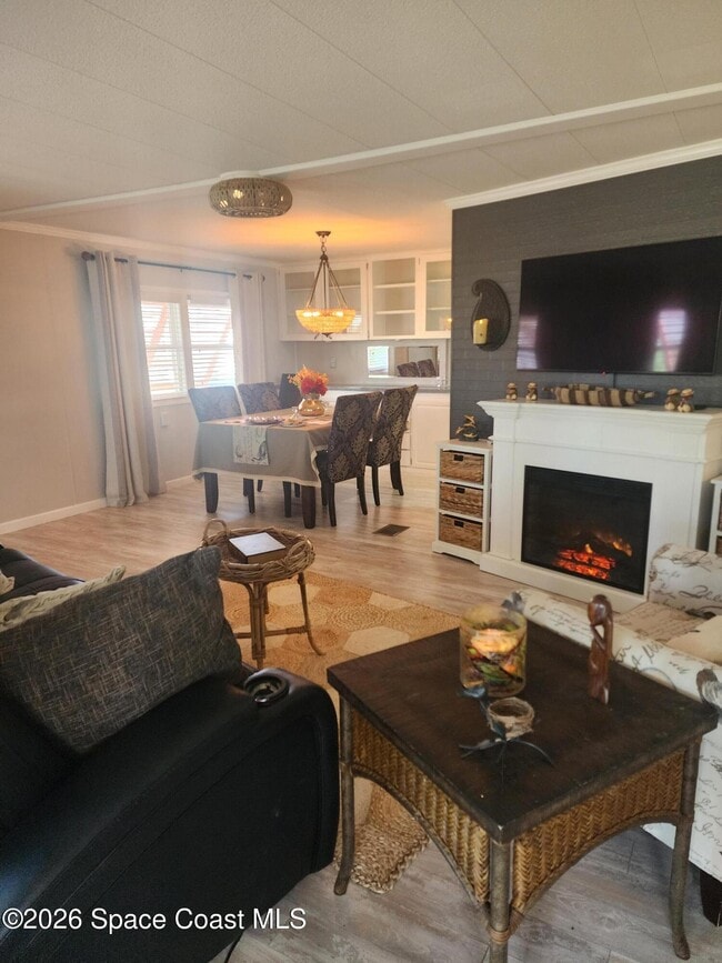 Photo - 380 Norwich Ln