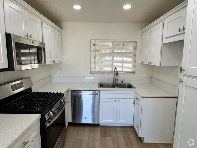 Building Photo - 13216 Pinnacle Ct Rental