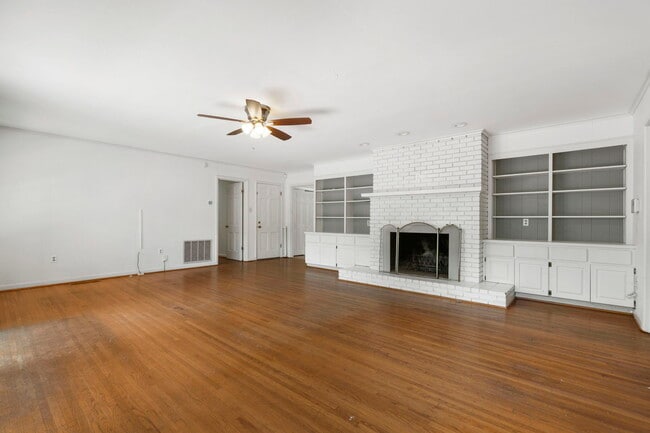 Photo - 7001 W Markham St