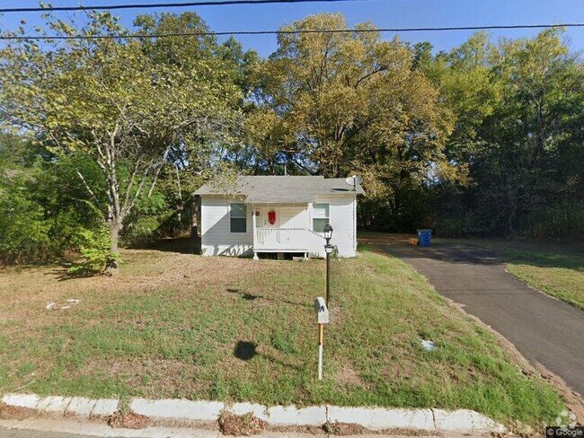 Building Photo - 1503 E Travis St Rental