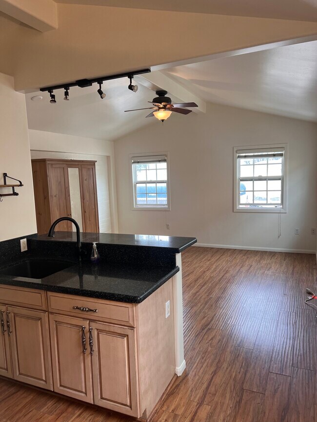 Photo - 247 Broadway St Unidad #C