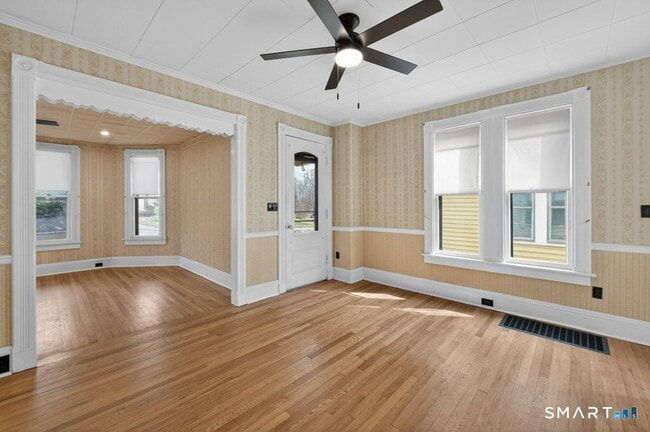 Photo - 164 W Main St