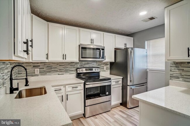 Photo - 8603 Woodhue Ct