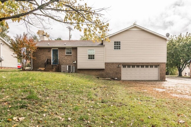Photo - 3 Bedroom, 3 Bath Home, over 1/2 Acre Lot in Hermitage