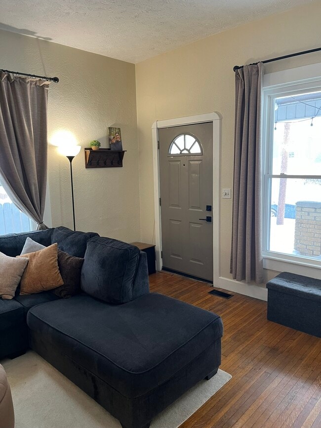 Photo - 1112 Newman St