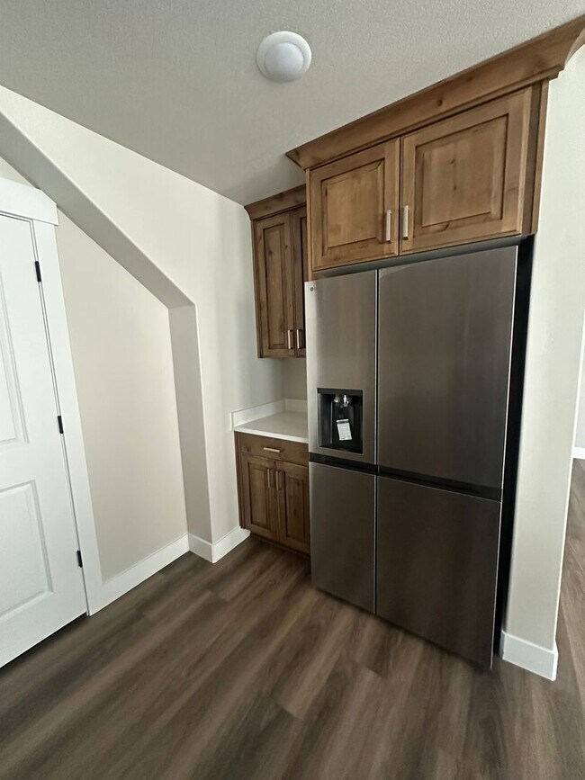 3139 E Thorley Dr
