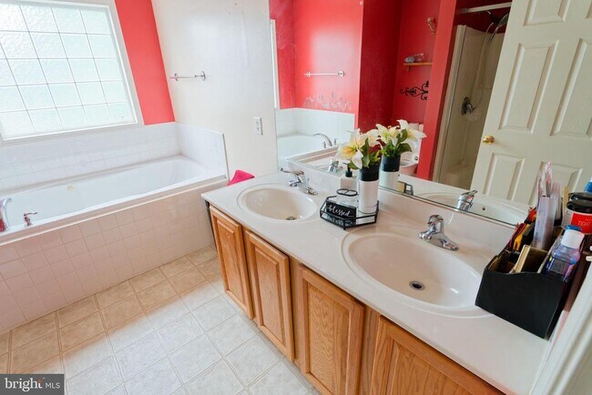 Photo - 28 Grassland St