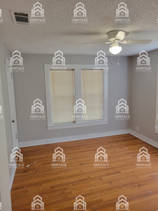 Photo - 5809 Kilpatrick Ave