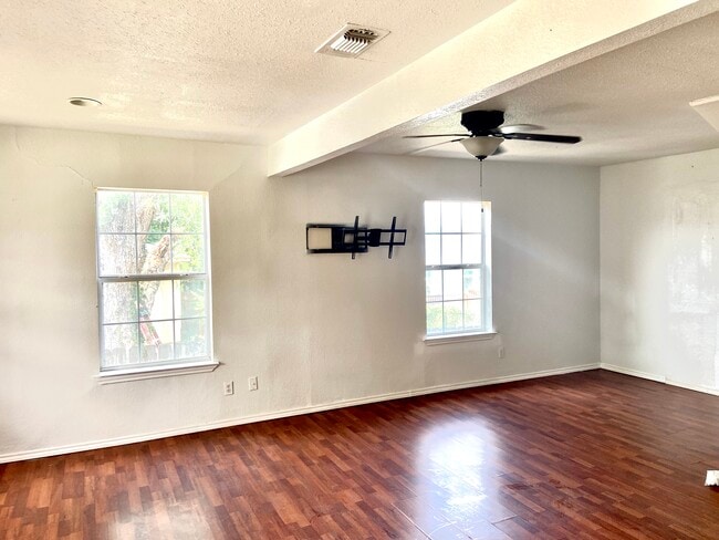 Living Room - 1310 Sutton Dr Unit 1