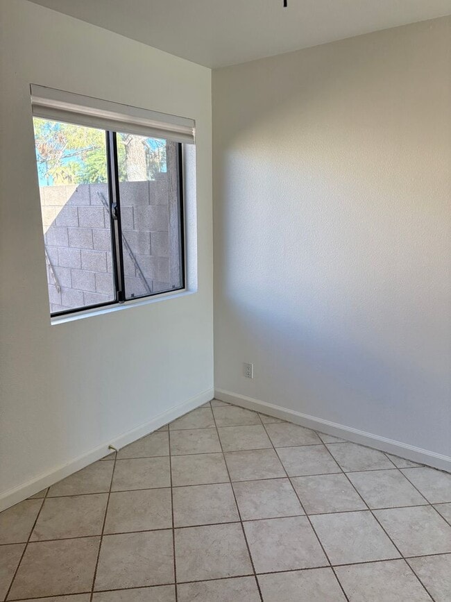 Photo - **Excellent 2br/1ba HOUSE (ALMA SCHOOL & KNOX)**