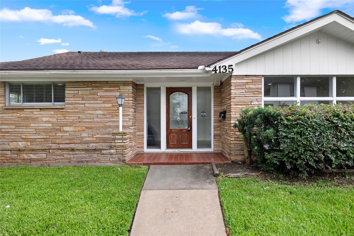 Photo - 4135 Levonshire Dr House