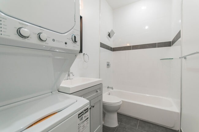 Photo - Modern & Renovated apartment with in-unit washer & dryer Unit 2R