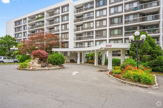 Building Photo - 200 High Point Dr Unit 113 Rental