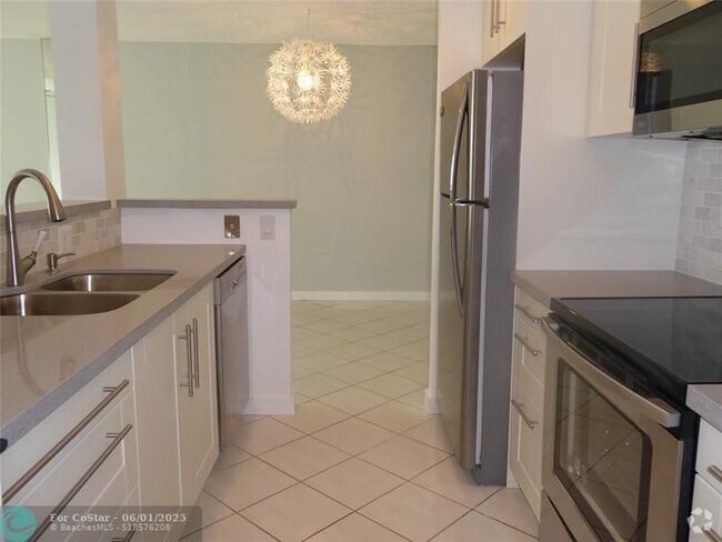 Building Photo - 1009 N Ocean Blvd Unit 110 Rental