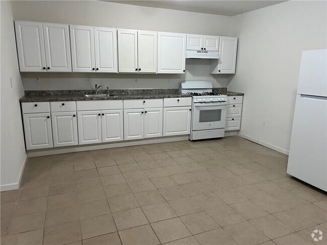 Building Photo - 73-77-77 W Main St Unit 5 Rental