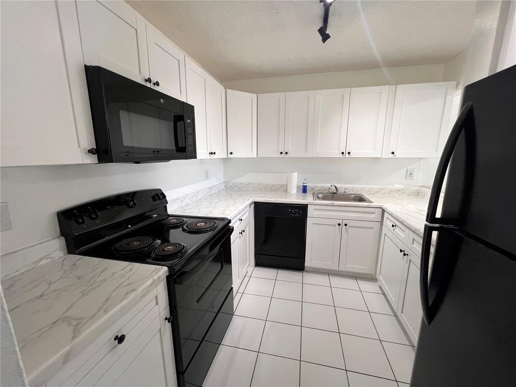 Photo - 6980 NW 186th St Unidad 3-419 Rental