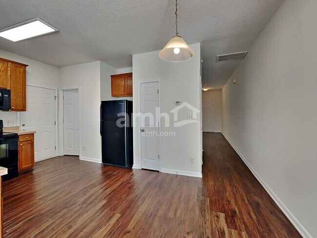 Photo - 539 Rockbridge Dr