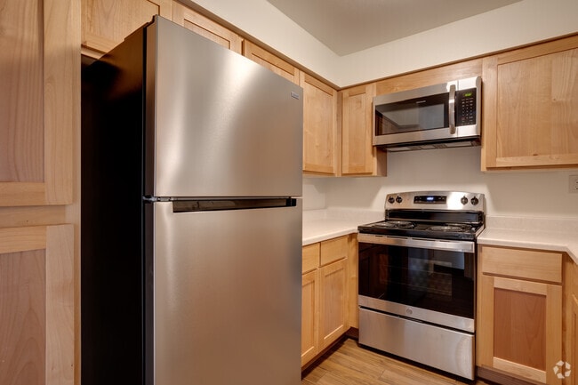 2BR, 1BA - 919 SF