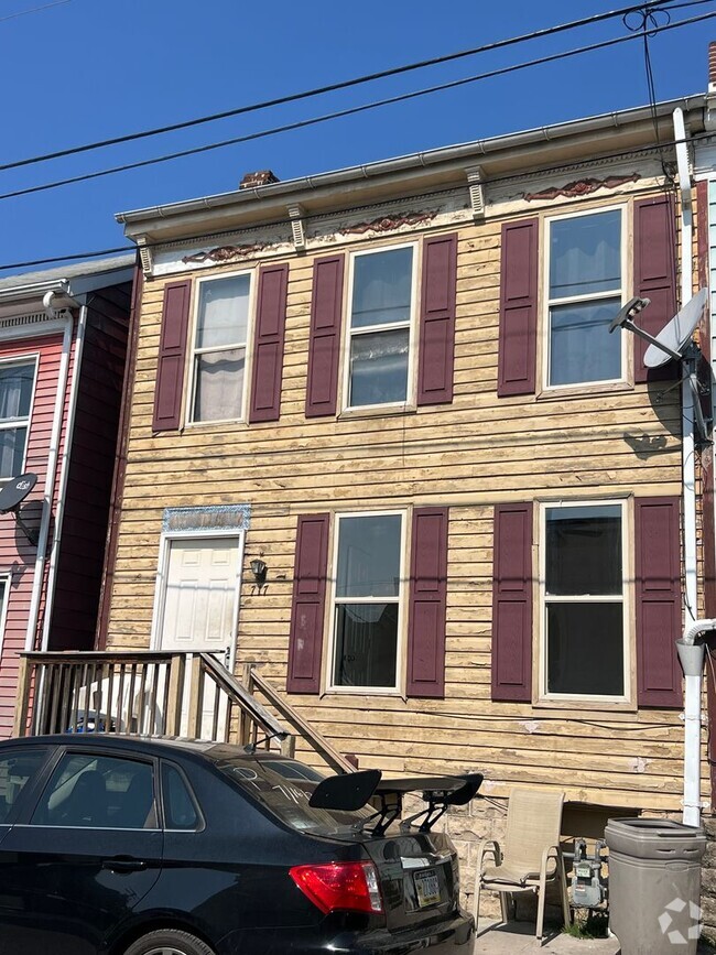 Building Photo - 717 E Clarke Ave Unit 1st Floor Rental