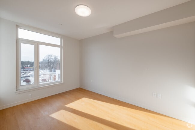 2BR, 2BA - 1,085 SQ FT
