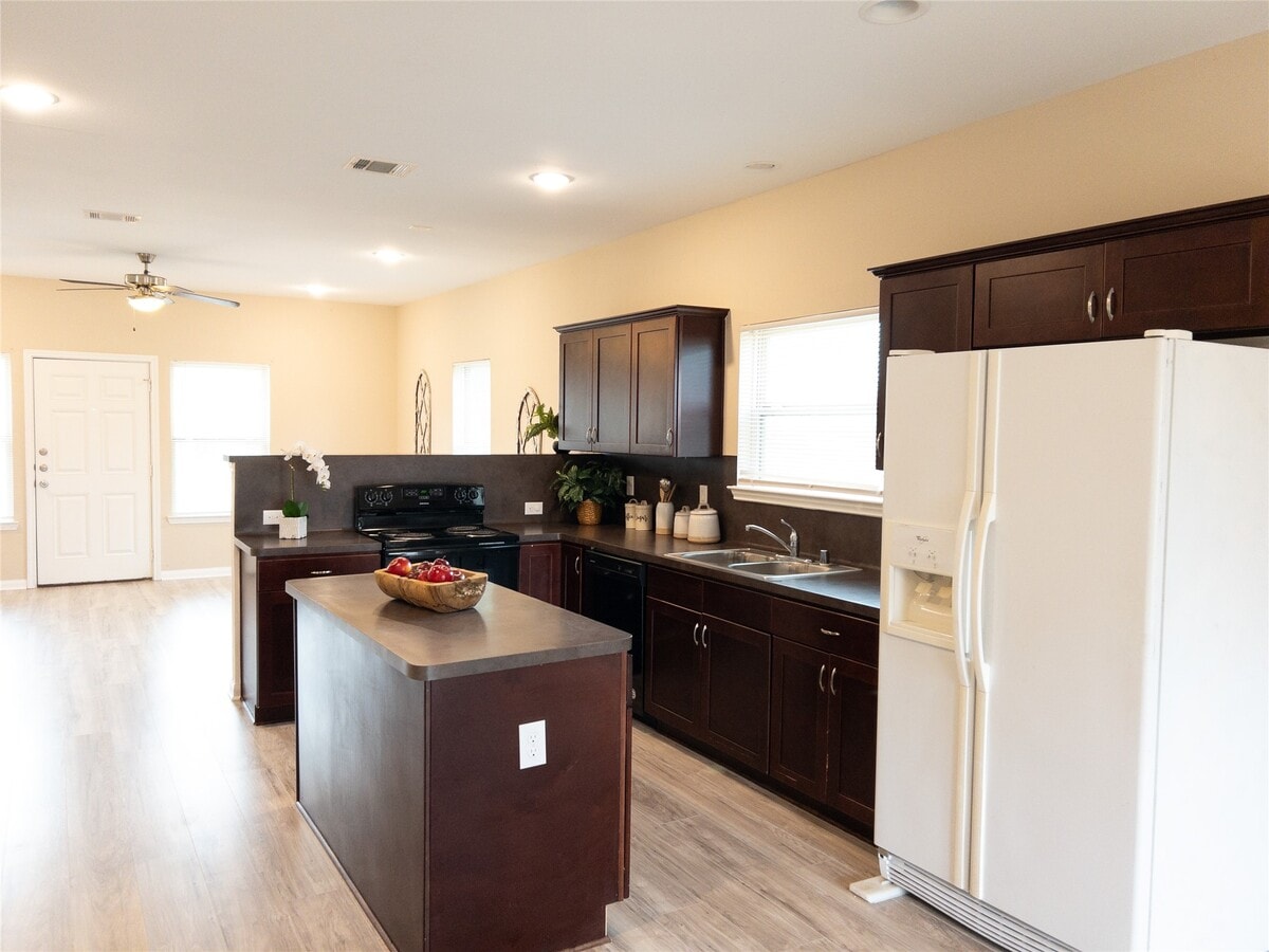 Photo - 3986 Avenue B