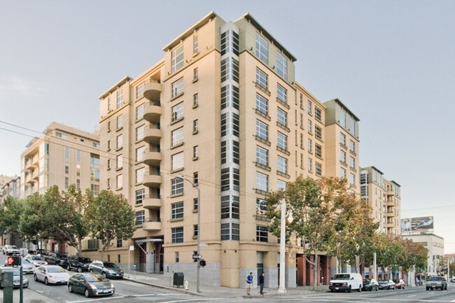 Photo - 680 Unit 611