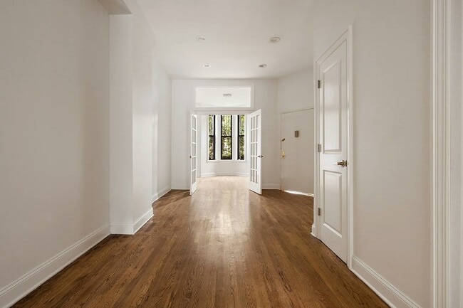 Building Photo - 908 Sterling Pl Unit 2